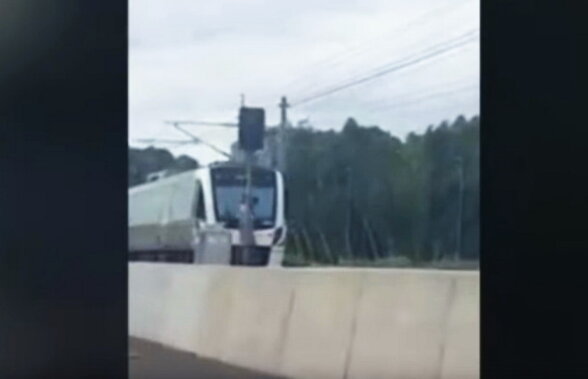 VIDEO Când au văzut trenul, oamenii au rămas «muţi». Uite ce se afla pe parbrizul locomotivei!
