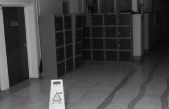 Imagini şocante. O fantomă a fost surprinsă de camerele video într-o şcoală!