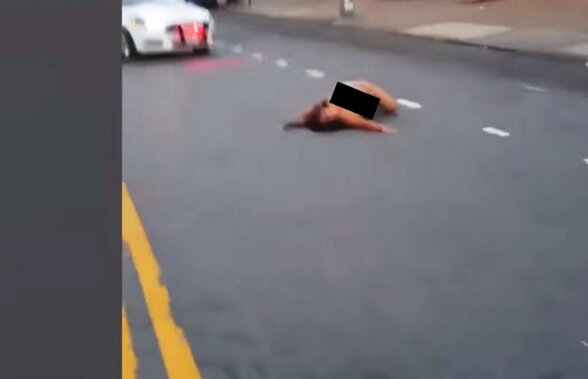VIDEO Imagini incredibile în plină stradă. O femeie complet dezbrăcată face mişcări lascive