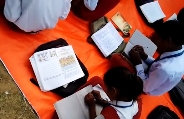 VIDEO Școala în care toți elevii sunt învățați să scrie cu ambele mâini