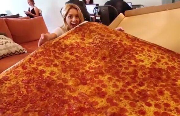 VIDEO Cum arată și cât costă cea mai mare pizza din lume