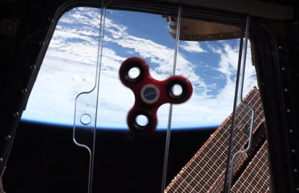 VIDEO Nebunia momentului. Cum se învârte un spinner într-o navă spațială!