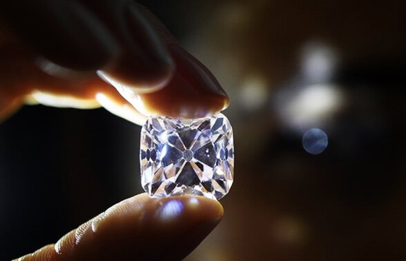Impresionant! Un diamant a fost vândul cu peste 32 de milioane de dolari