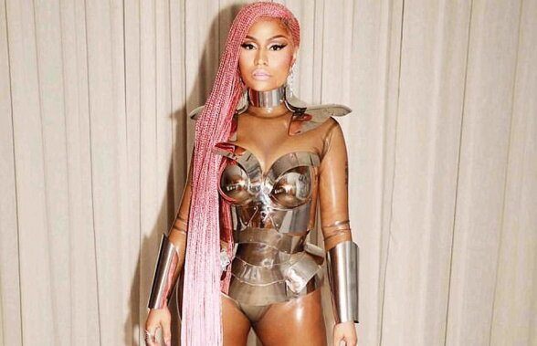 FOTO Nicki Minaj, în cea mai sexy și ciudată ținută