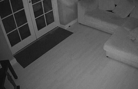 VIDEO Imagini uluitoare. O fantomă a fost surprinsă pe camera de luat vederi!