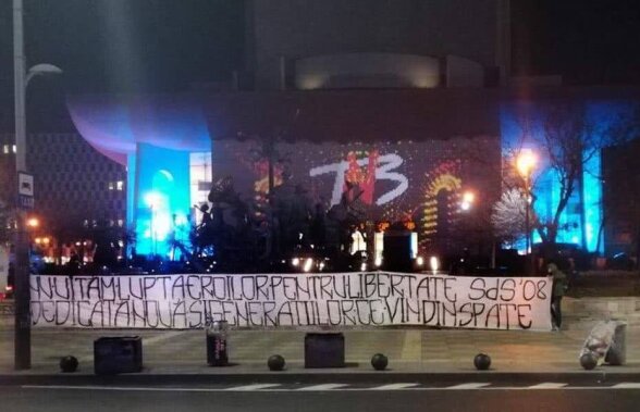 FOTO Mesaj afișat de Peluza Sud a Stelei în Piața Universității la 28 de ani de la Revoluție 