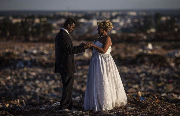 Un cuplu din Brazilia şi-a unit destinele la groapa de gunoi!