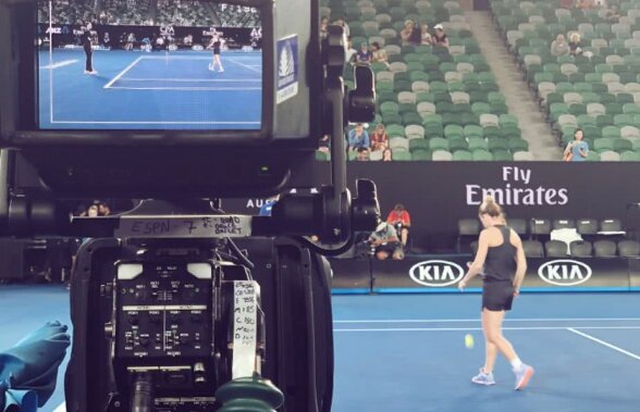 AUSTRALIAN OPEN // VIDEO + FOTO Cum se pregătește Simona Halep înaintea meciului cu Wozniacki! Imagini de pe Rod Laver cu liderul WTA 