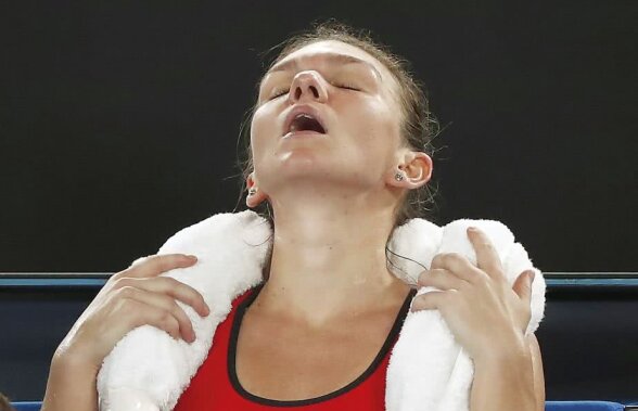 SIMONA HALEP - CAROLINE WOZNIACKI //  FOTO Eroare sau posibilă înțelegere? Surpriză de proporții: gestul făcut de Simona Halep în fața jurnaliștilor 