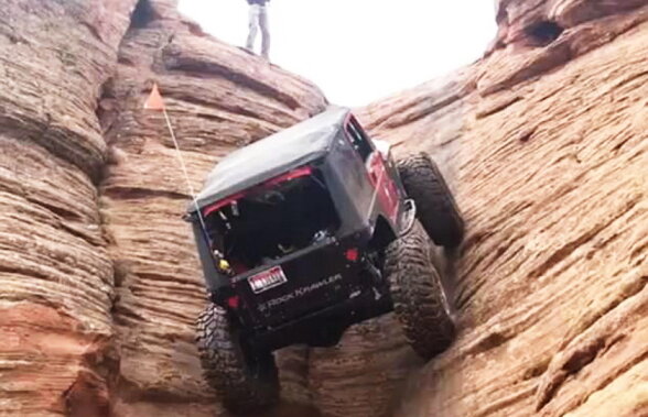 VIDEO Imagini uluitoare. Uite ce poate face un Jeep în fața unui munte foarte abrupt!