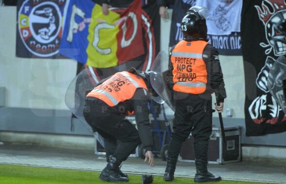 FOTO Imaginea zilei de pe "Ion Oblemenco"! Un suporter dinamovist a cedat după golul Craiovei: cu ce a aruncat pe gazon :) 