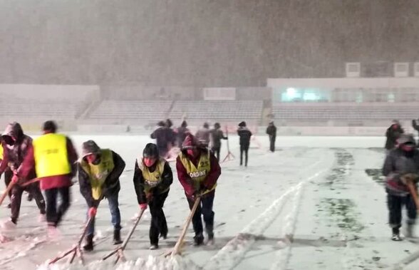 FOTO » Imagini apocaliptice la Botoșani » Ninge abundent, iar meciul cu Dinamo a fost amânat!