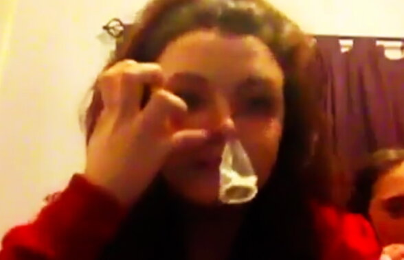 VIDEO Cea mai ciudată activitate în trend, să tragi un prezervativ pe nas