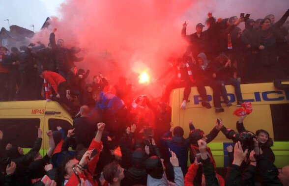 LIVERPOOL - AS ROMA // FOTO + VIDEO Atmosferă electrizantă pe străzile din Liverpool! Fanii "cormoranilor" au făcut spectacol înaintea meciului cu AS Roma