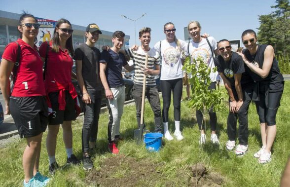 GALERIE FOTO Cele mai bune voleibaliste din lume au plantat copaci în Parcul Tineretului din Capitală: "De acum știu că la București am plantat un copac. O să spun tuturor"