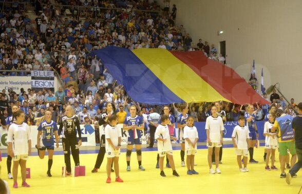 VIDEO + FOTO Atmosfera SENZAȚIONALĂ din sala Polivalentă a purtat SCM Craiova spre trofeul Cupei EHF!