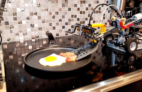 VIDEO Impresionant! Maşinărie din lego pentru pregătirea micului dejun
