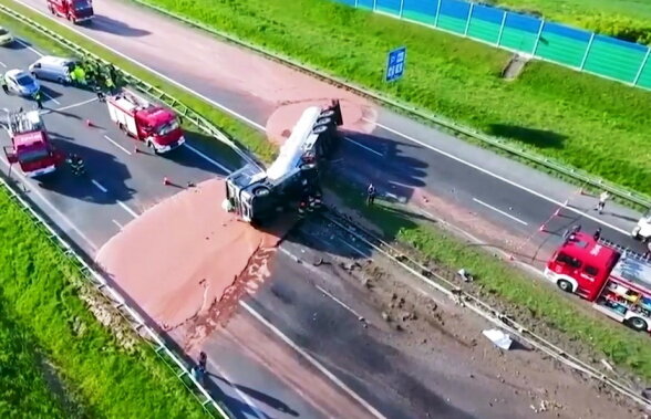 VIDEO Imagini spectaculoase. S-a răsturnat un camion cu ciocolată lichidă!