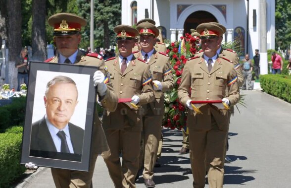FOTO Cristian Țopescu a fost înmormântat azi, la Cimitirul Ghencea Militar din București