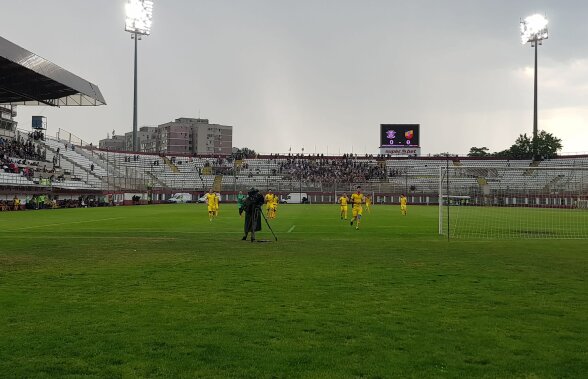 FOTO Organizare de amatori » Scene penibile pe Giulești, înaintea primului meci al play-off-ului Ligii a 4-a