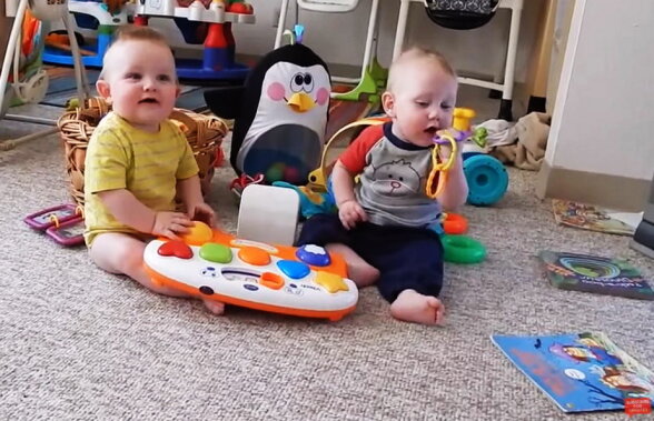 VIDEO Reacţiile adorabile ale unor bebeluşi la întâlnirea cu taţii lor. Te vei topi!