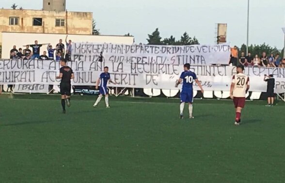 FOTO U Craiova, ironizată de ultrașii lui FCU Craiova după câștigarea Cupei: "Pierdurăți atâția ani..." » Echipa lui Mititelu are șanse mari să promoveze în Liga a 3-a