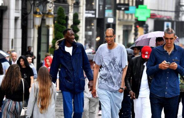 VIDEO Cei mai înalţi oameni din lume s-au întâlnit la Paris. Uite cum arată!