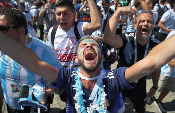 VIDEO Isterie la hotelul Argentinei » Leo Messi, singurul care s-a oprit să-i salute pe fani: "Am venit din fundul pământului pentru voi"