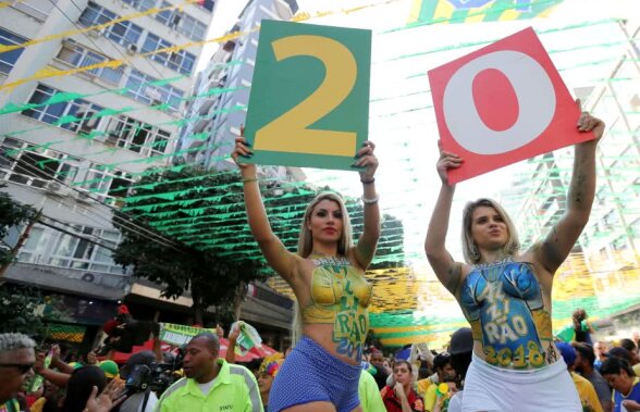 FOTO Spectacol pe străzile din Rio de Janeiro! Braziliencele au renunțat la haine și au făcut show topless