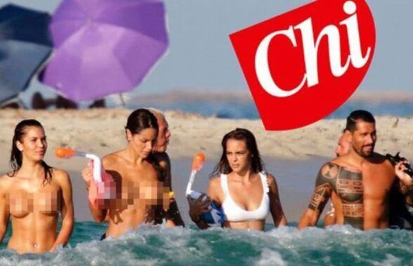 FOTO Playboy-ul fotbalului italian are companie XXX pe o plajă din Ibiza: "Mă păstrez în formă și aștept mutarea!"