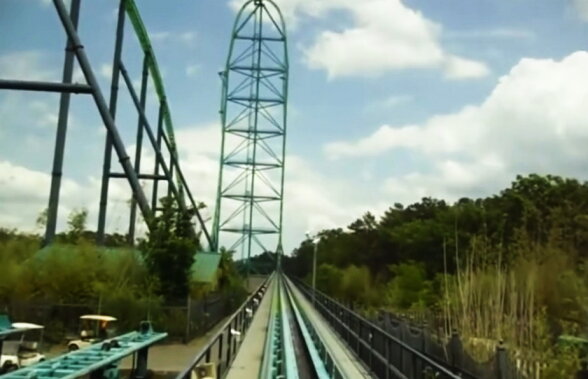 VIDEO Chiar şi cei mai curajoşi oameni vor rămâne uimiţi! Sunt cele mai periculoase Roller Coasters-uri