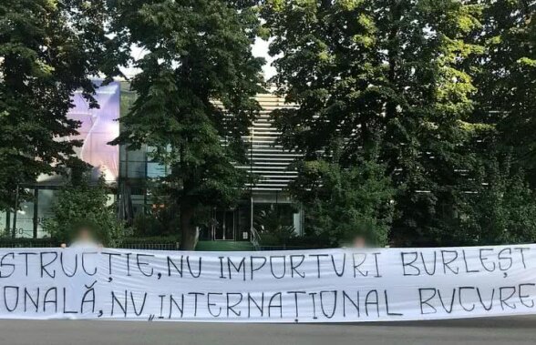 FOTO Fanii naționalei reacționează dur după ideea naturalizării lui Gnohere: "Construcție, nu importuri burlești, Națională, nu «Internațional București!»"