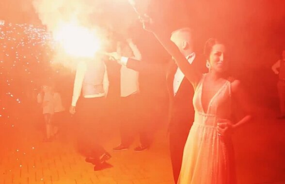 VIDEO&FOTO Imagini SUPERBE de la nunta cele mai SEXY fane a CSA Steaua: torțe și cântece de peluză