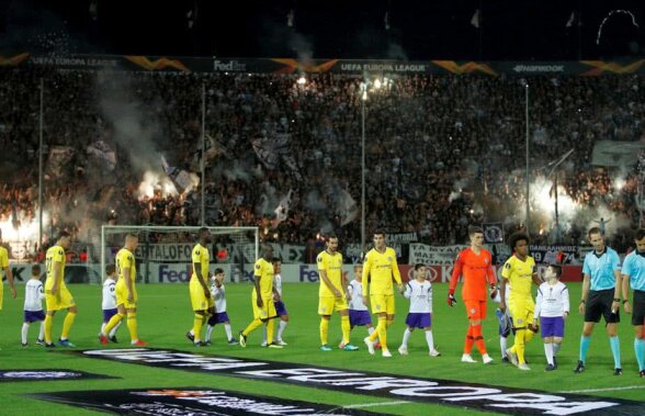 PAOK - CHELSEA // FOTO Intră iar în atenția UEFA? Ultrașii lui PAOK au declanșat infernul la meciul cu Chelsea din Europa League