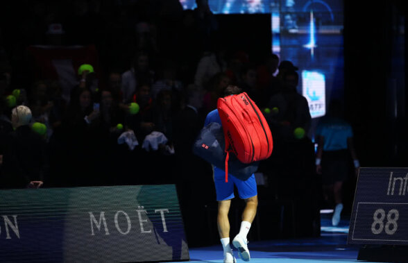 TURNEUL CAMPIONILOR // VIDEO Roger Federer, nervos în timpul debutului de la Londra » A fost învins în doar 89 de minute