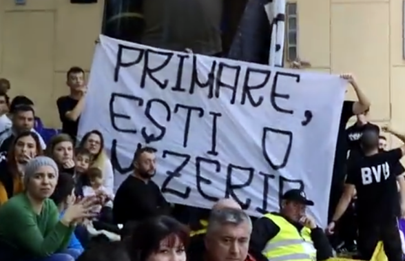 Revoltă a fanilor lui FC Argeș împotriva echipei lui Dică: "Afară din patria lui Dobrin!"
