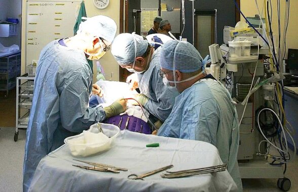 EXCLUSIV Imagini ZGUDUITOARE publicate în premieră: cum arăta lichidul negru scos din plămânii unui pacient de la Colectiv!