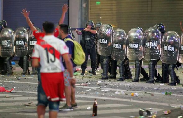 GALERIE FOTO Imagini șocante la Buenos Aires! Fanii lui River s-au dezlănțuit pe străzi după triumful din Copa Libertadores