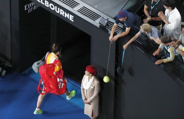 VIDEO+FOTO Cum a reacționat Simona Halep după ce a fost învinsă de Serena Williams la Australian Open