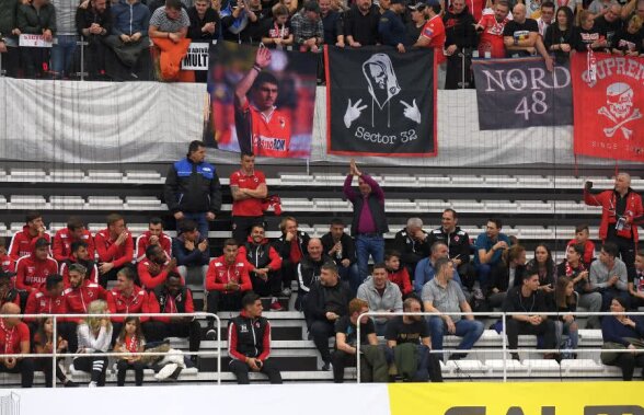 DINAMO - SPORTING // VIDEO+FOTO Mircea Lucescu și Mircea Rednic, în peluză la meciul de handbal cu Sporting » Atmosferă senzațională în Sala Dinamo!