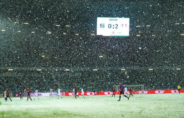 FOTO + VIDEO // HANNOVER - LEVERKUSEN // Imagini incredibile în Germania: meci întrerupt din cauza ninsorii abundente