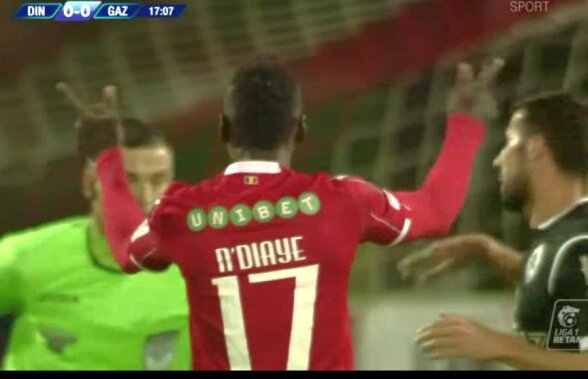 DINAMO - GAZ METAN // VIDEO Mamoutou N'Diaye, gest genial: a cerut VAR după golul anulat :D » Reacția lui Mircea Rednic