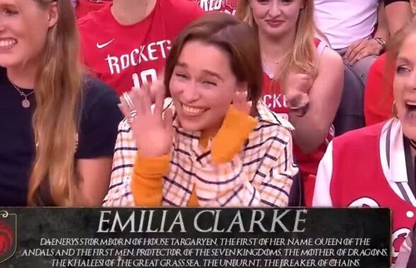 GAME OF THRONES. Emilia Clarke, în centrul atenției la meciul dintre Houston Rockets și Golden State Warriors » Ce a făcut mascota gazdelor când a văzut-o