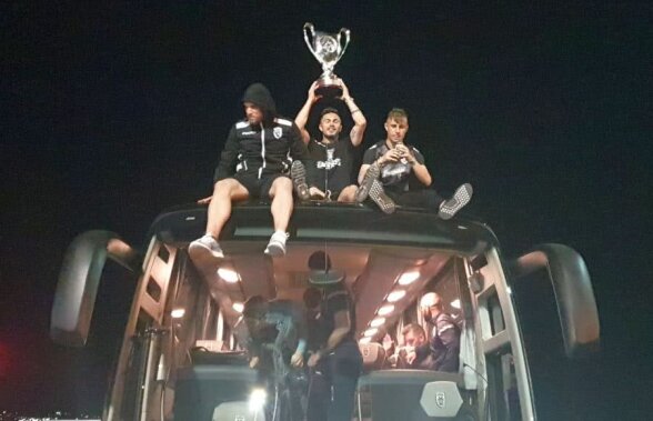 Imaginea nopții » Alin Toșca și Cupa Greciei sus, pe autocarul lui PAOK