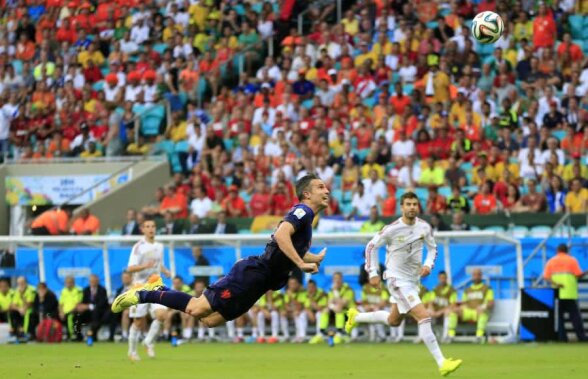 VIDEO Air Robin » Van Persie s-a retras! Top 4 goluri din carieră, alese chiar de el