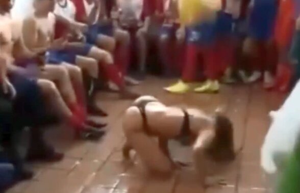 VIDEO Interzis minorilor: jucătorii unei echipe din Spania au sărbătorit promovarea cu o stripperiță
