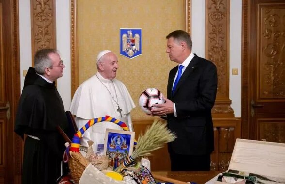 FOTO Gică Hagi și Ivan Patzaichin au trimis cadouri pentru Papa Francisc » Ce i-au dăruit Suveranului Pontif