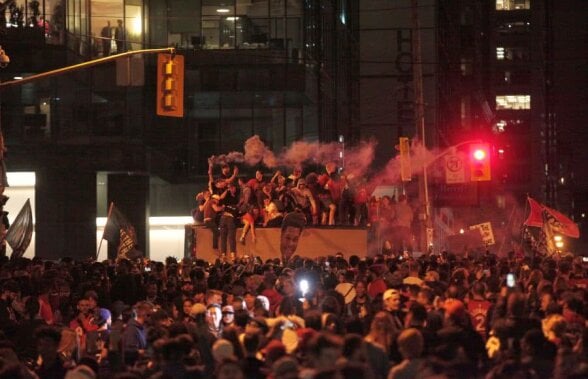 TORONTO RAPTORS, CAMPIOANA NBA // VIDEO Imagini senzaționale din Canada » Zeci de mii de fani au sărbătorit primul titlu din istoria francizei!