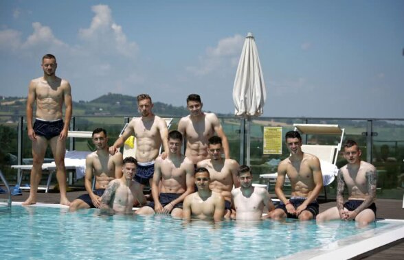 ROMÂNIA U21 // FOTO Anglia, venim! „Tricolorii” care au învins Croația și-au arătat mușchii la piscină