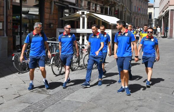 ANGLIA U21 - ROMÂNIA U21 // VIDEO+FOTO Mirel Rădoi și jucătorii au ieșit la plimbare prin orașul Forli » Diseară e antrenamentul oficial